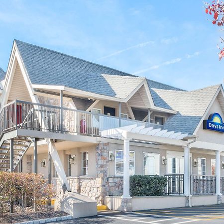 Days Inn By Wyndham Springfield/Phil.Intl Airport Exteriör bild