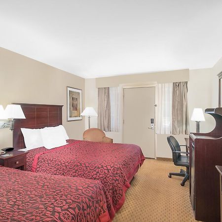 Days Inn By Wyndham Springfield/Phil.Intl Airport Exteriör bild