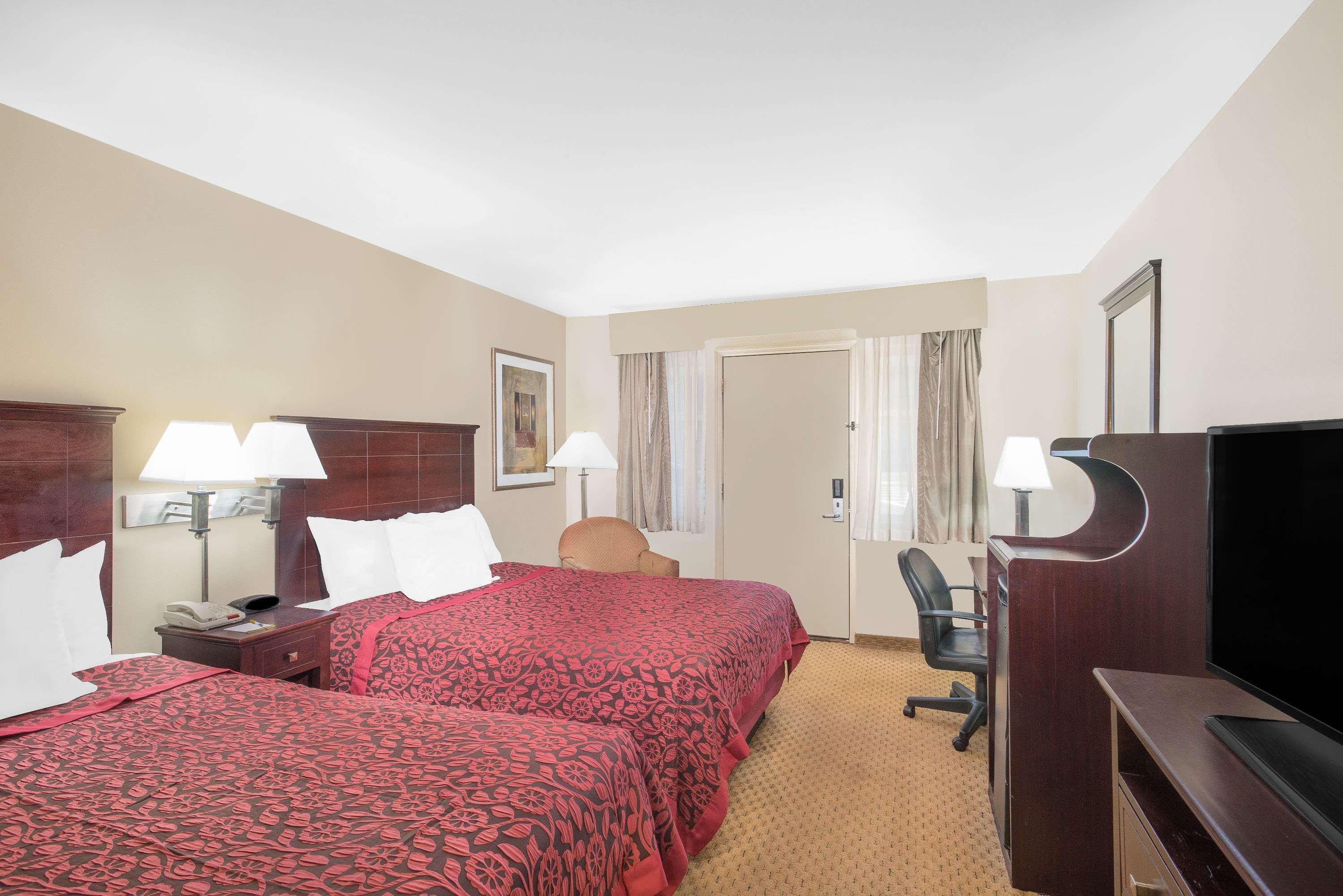 Days Inn By Wyndham Springfield/Phil.Intl Airport Exteriör bild